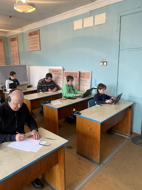 Speed telegraph competition room