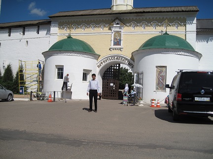 Pafnuty abbey entrance