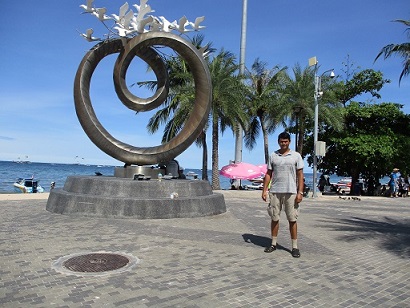 Beach Road Pattaya square.